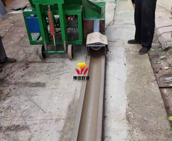 小型路緣石滑模機